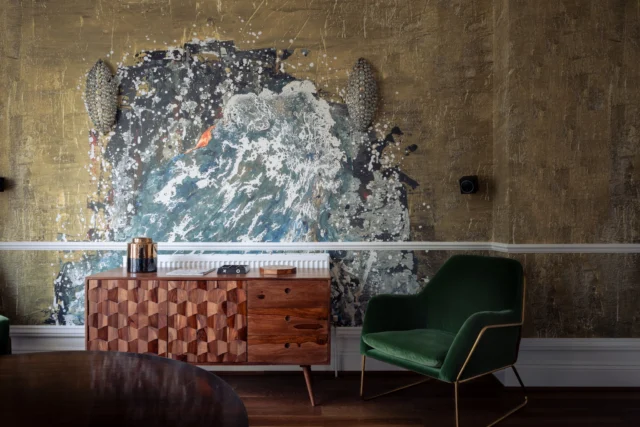Walking into this room you are instantly struck by this stunning wall art. For me this is great example of when not to turn on the lights in the room!
.
.
.
 #hertfordshirephotographer #interiordesignphotography #interiorphotographeruk #propertyphotographerlondon #londonpropertyphotographer #londoninteriorphotographer